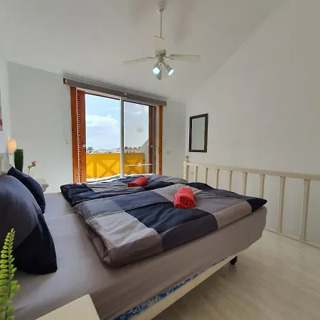 Duplex Close To Sea And Beach With Heated Pool, Wifi, Balcony With Seaview, No 2 Playa de las Américas
