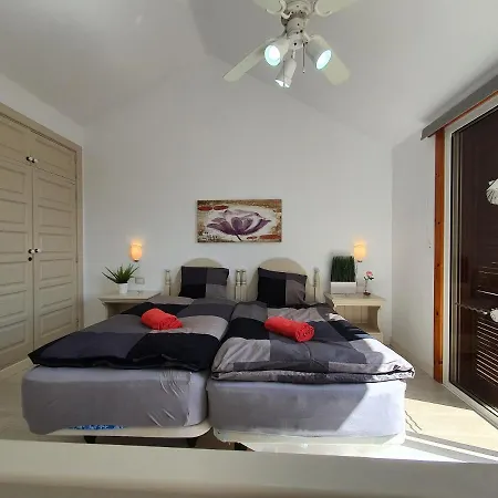 公寓 Duplex Close To Sea And Beach With Heated Pool, Wifi, Balcony With Seaview, No 2